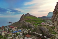 Генуэзская крепость в Судаке, горы, Черное море